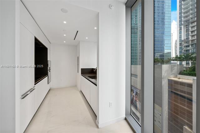 Building Photo - 300 Biscayne Boulevard Way