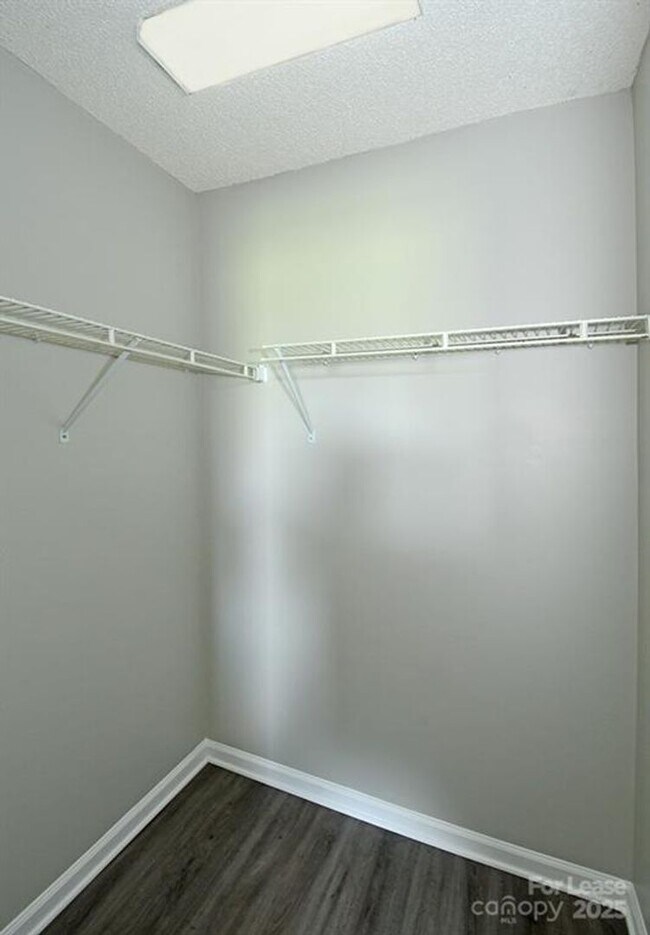 Building Photo - 150 Glen Gar Drive Professionally Managed ...