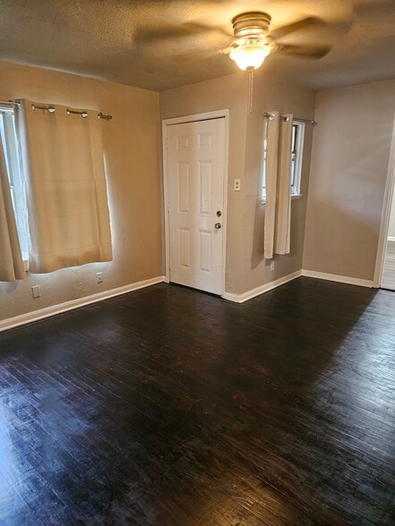 Building Photo - 3021 Sunbeam St