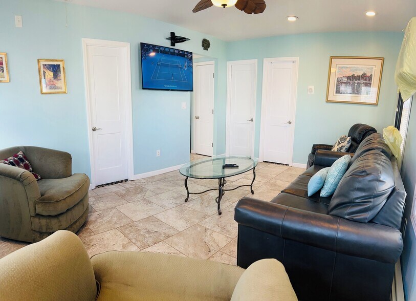 Building Photo - 44 Hancock Ave