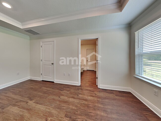 Building Photo - 27264 St Andrews Ave