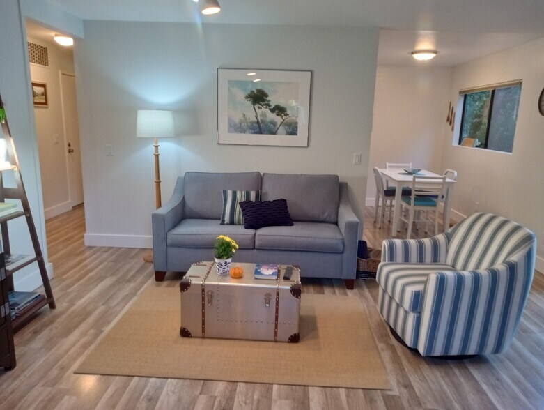 Building Photo - 9500 Center St