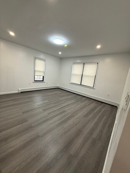 Building Photo - 55 Highlawn Ave