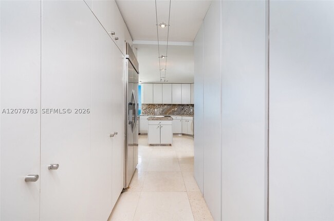 Building Photo - 613 Ocean Dr
