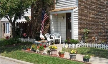 Building Photo - 351 W Fairview Ave