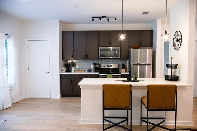 Building Photo - 2505 Thornton Rd