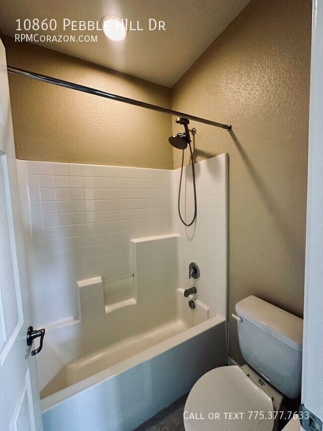 Building Photo - 10860 Pebble Hill Dr