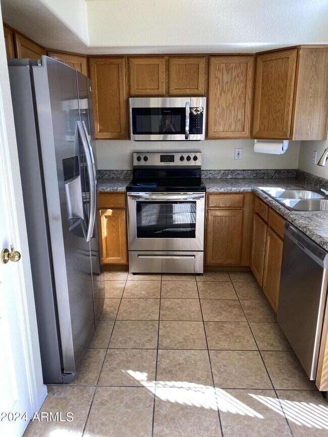 Building Photo - 11519 E Persimmon Ave