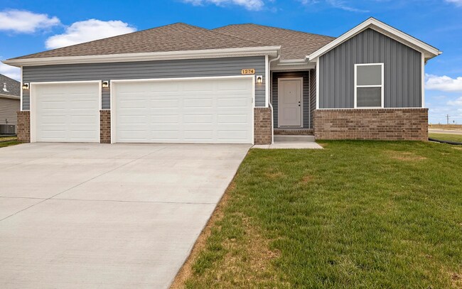 Primary Photo - Beautiful 3 Bedroom Home with a fully fenc...