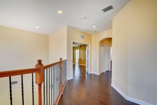 Building Photo - 10537 Galleria St