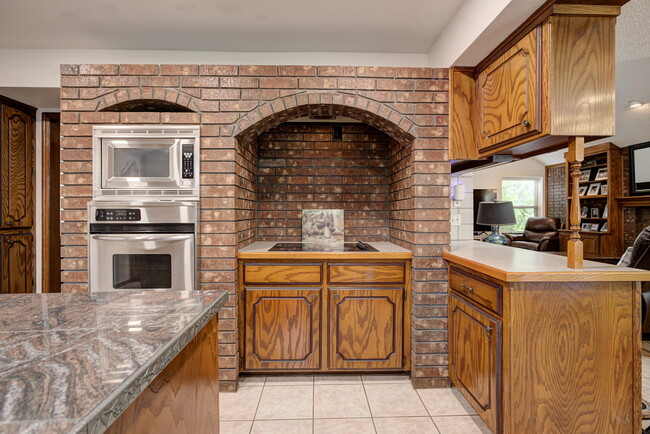 Building Photo - 1340 Bryant Cir