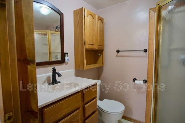 Building Photo - 609 N 13th St