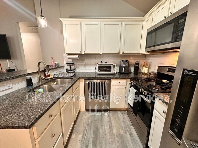 Building Photo - 4122 Bonaparte Blvd