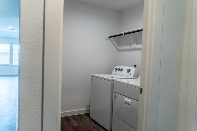 Building Photo - 1123 Sommerville Dr