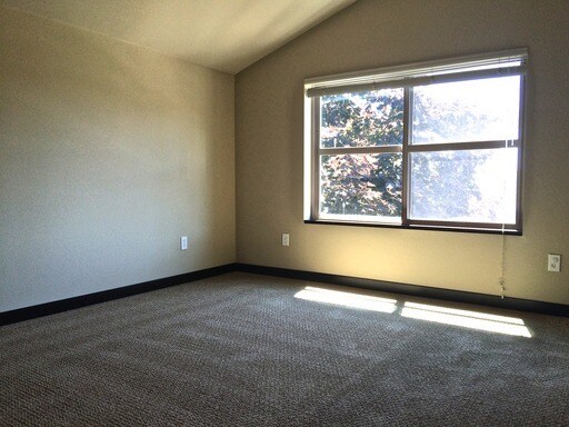 Building Photo - 3 bed 2.5 bath, Spacious BALLARD TOWNHOUSE!