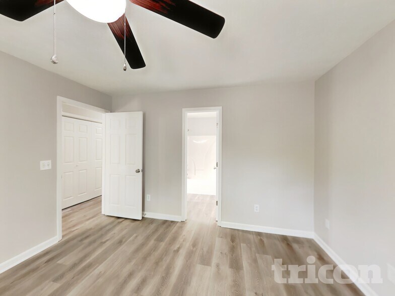 Building Photo - 141 Sara Cir