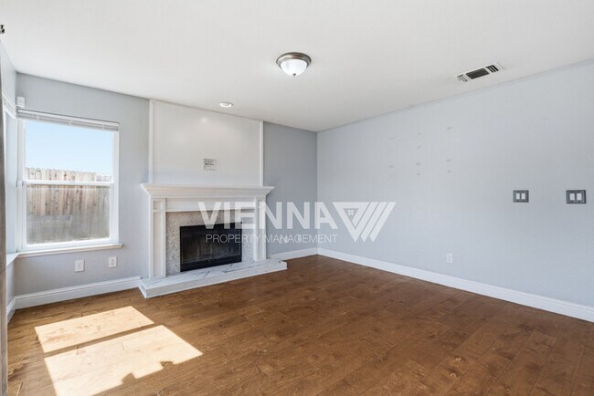 Building Photo - 2212 Thurton Dr