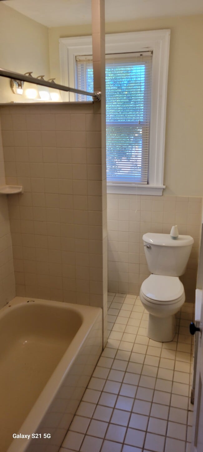 Building Photo - 731 Berwyn Ave