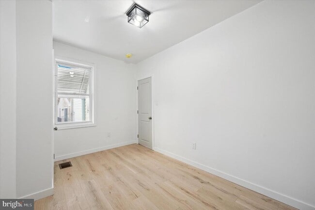 Building Photo - 1853 Tulip St