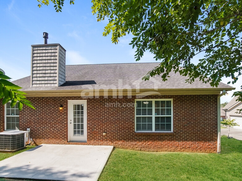 Building Photo - 1750 Bonnie Roach Ln