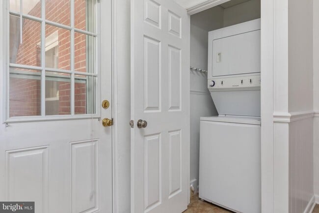 Building Photo - 702 S Braddock St