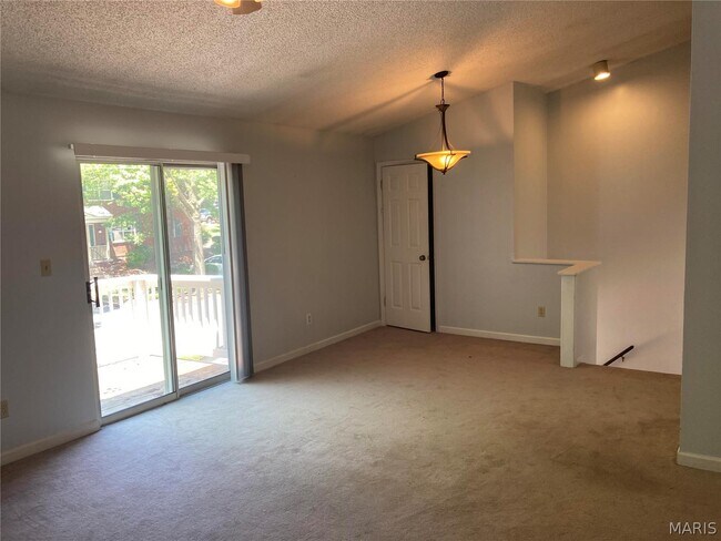 Building Photo - 1690 E Swan Cir