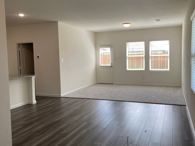 Building Photo - 778 Yorkshire Dr