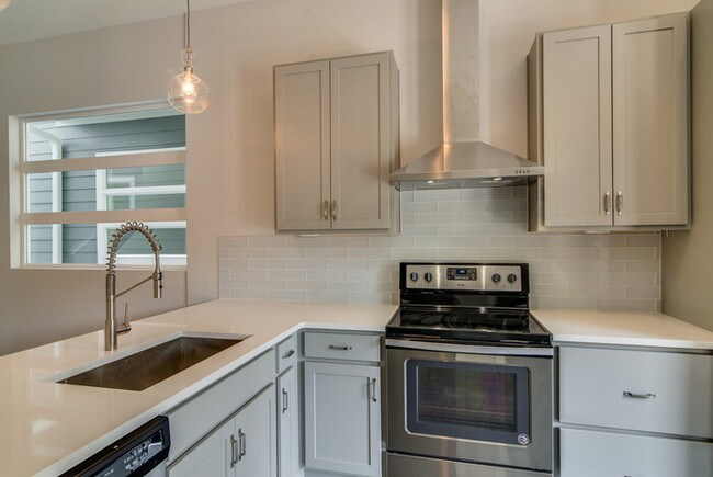 Building Photo - East Nashville Townhome Available Now!