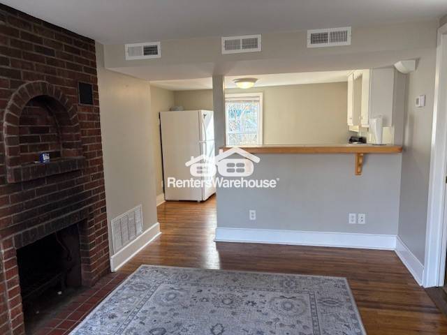 Building Photo - 305 1st Ave S