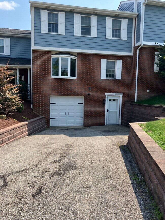 Primary Photo - 77 Hennig Dr