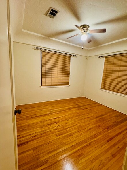 Building Photo - 2620 Graham Ave