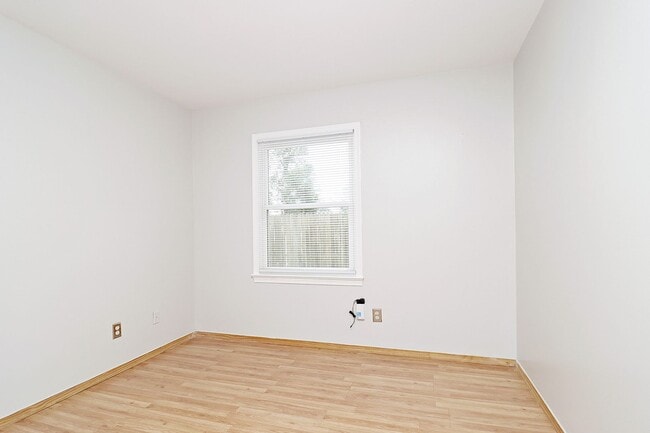 Building Photo - Pet-Friendly Fry's Spring Duplex With Fenc...