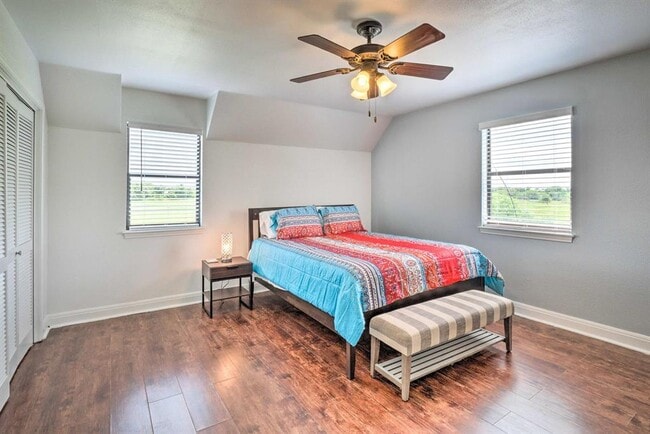 Building Photo - 15805 Richards Dr