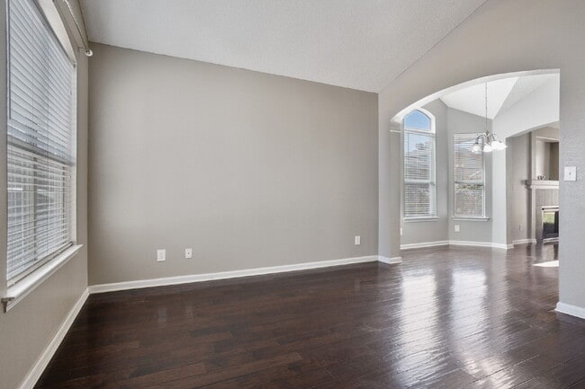 Building Photo - "Charming 4-Bed Oasis with 3 Full Baths on Twin Leaf Drive in El Paso, TX!"