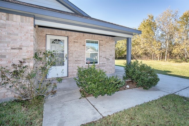 Building Photo - 305 S Westward St