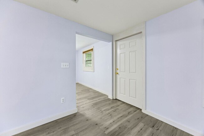Building Photo - Adorable Newly Renovated 3/2 on Amelia Isl...