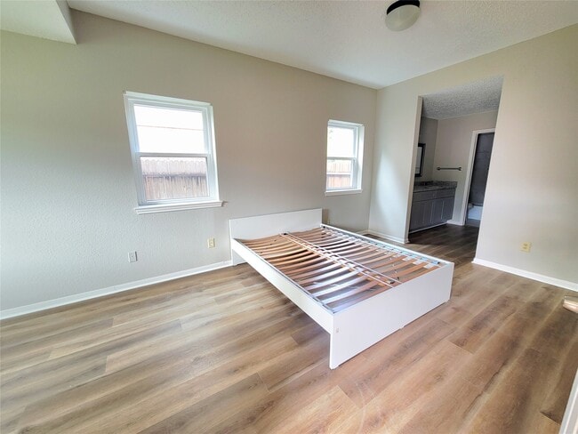 Building Photo - 3610 Bartons Ln