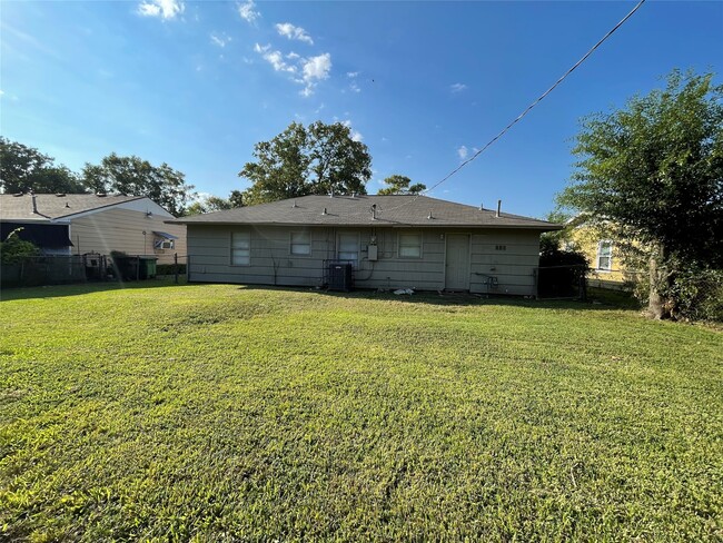 Building Photo - 5743 Beldart St