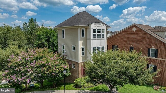 Building Photo - 304 Parkview Ave