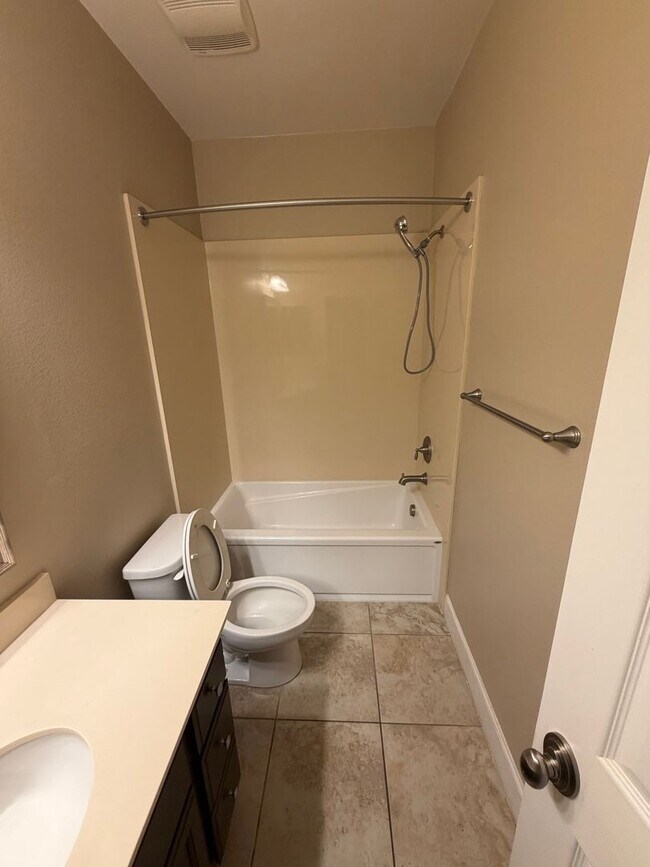 Building Photo - 2487 N Mountainside Dr