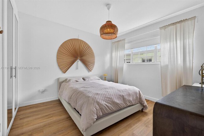 Building Photo - 8600 Byron Ave