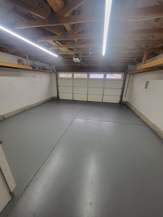 Building Photo - 1551 Rolling Hills Dr