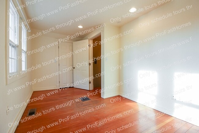 Building Photo - 3232 N Michigan Ave