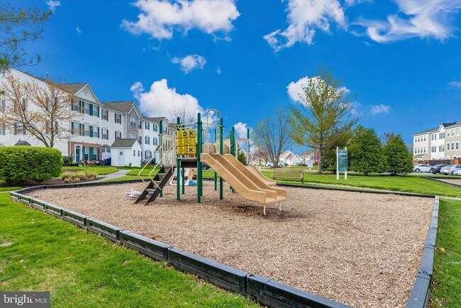 Building Photo - 4960 Clarendon Terrace