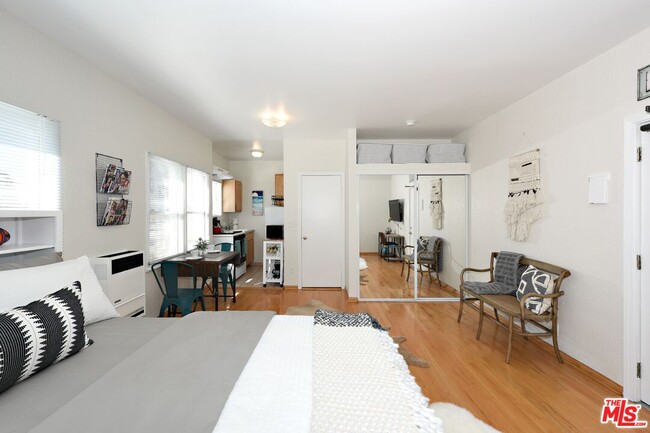 Building Photo - 26 Breeze Ave