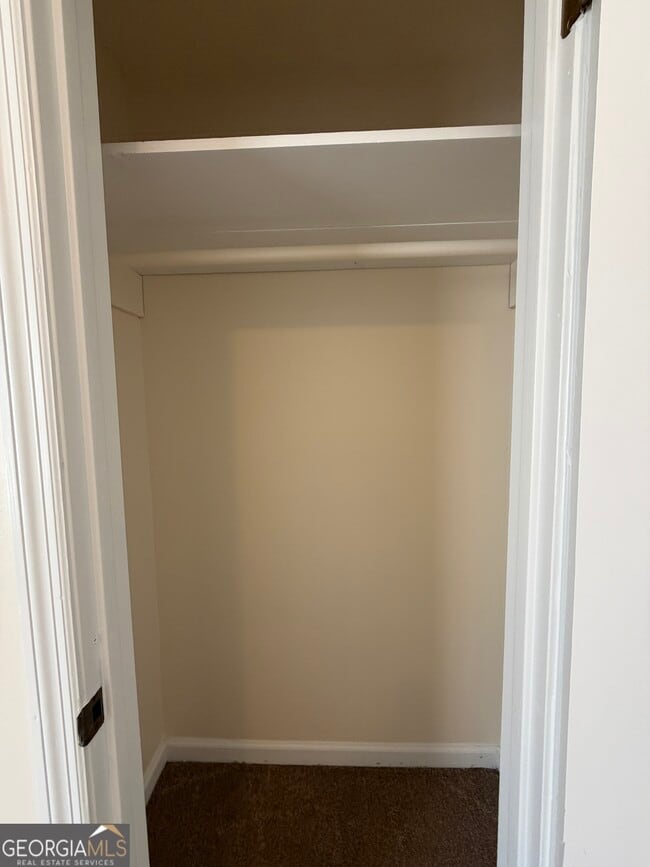 Building Photo - 734 Marthas Dr