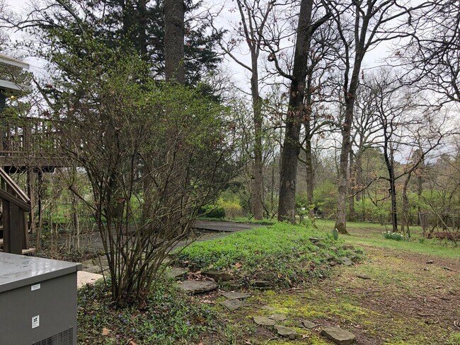 Building Photo - 3 bedroom, 2 Bath House Near University of...
