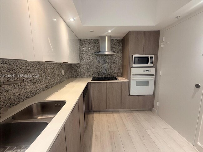 Building Photo - 4001 S Ocean Dr