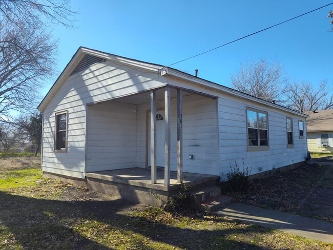 Building Photo - 901 Johnson St