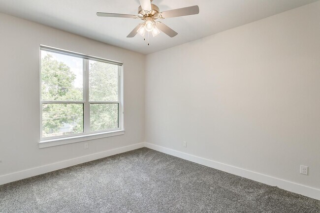 Building Photo - 3135 McCart Ave